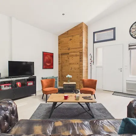 A 500 M, Duplex Pour 4, Plein Centre Порнише