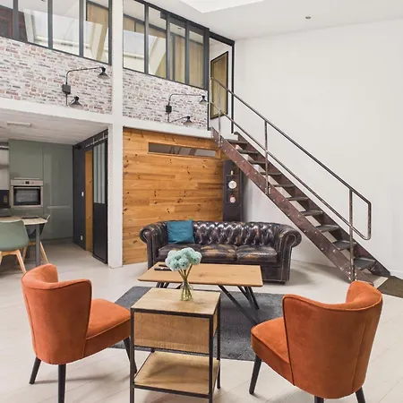 A 500 M, Duplex Pour 4, Plein Centre * Порнише