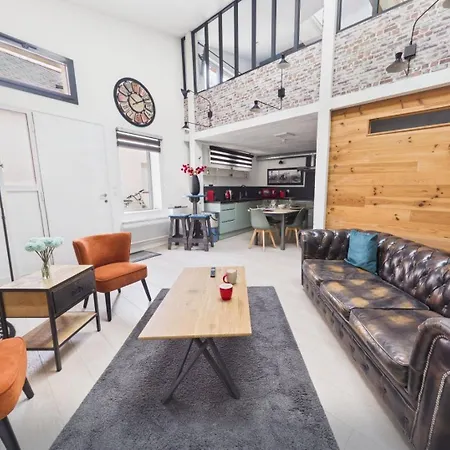 A 500 M, Duplex Pour 4, Plein Centre Порнише